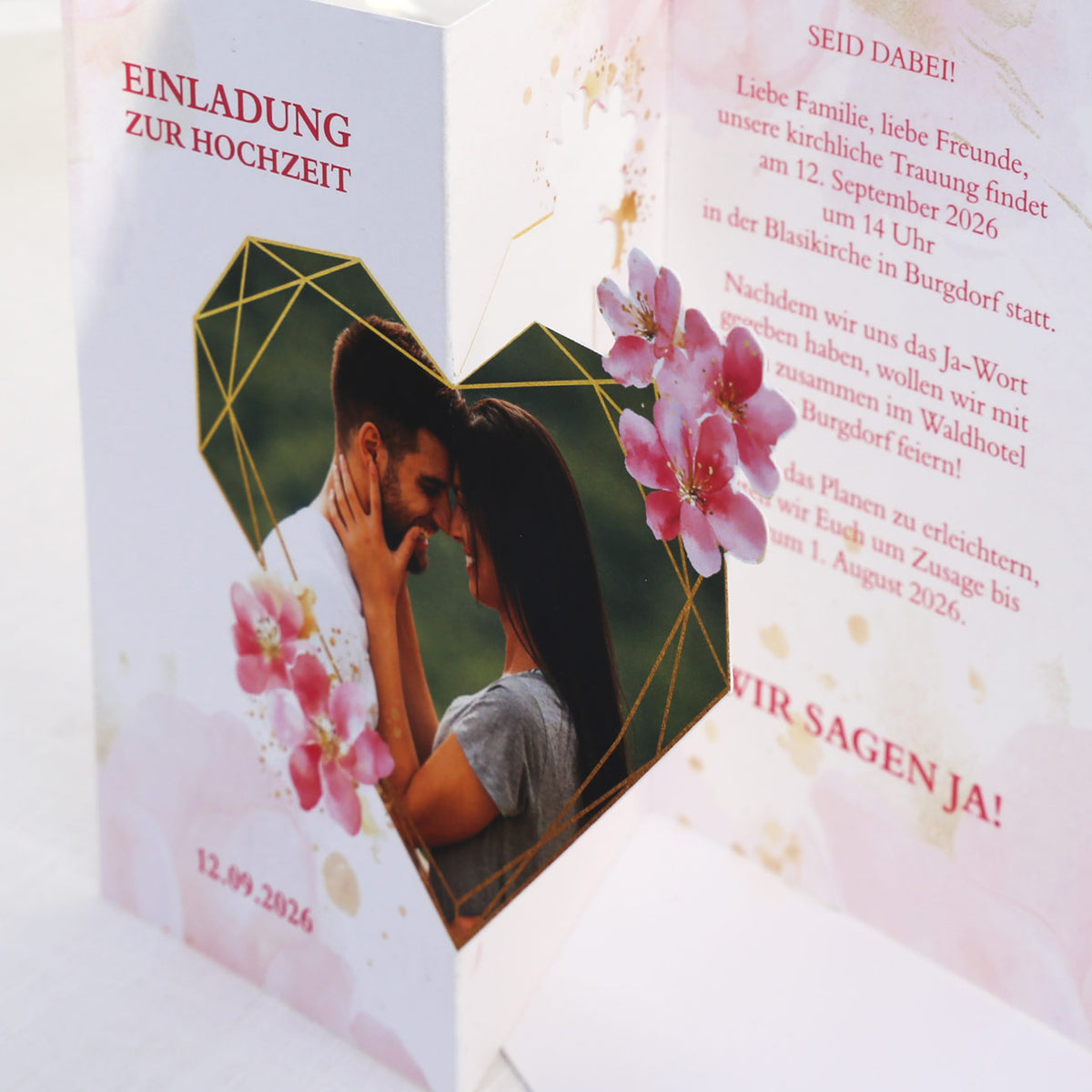 Einladungskarte zur Hochzeit - Faltkarte mit Foto im Blüten-Herz