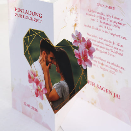 Einladungskarte zur Hochzeit - Faltkarte mit Foto im Blüten-Herz