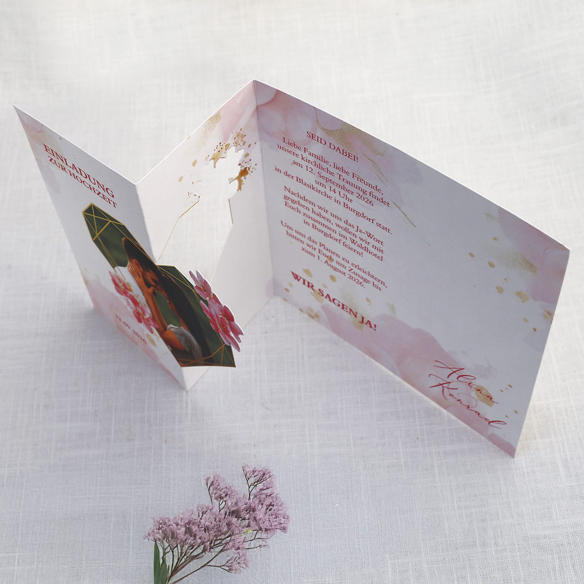 Einladungskarte zur Hochzeit - Faltkarte mit Foto im Blüten-Herz