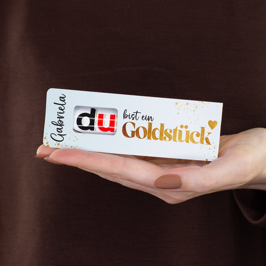 personalisierter duplo Riegel Goldstück Geschenkverpackung mit Name Gabriela in der Hand