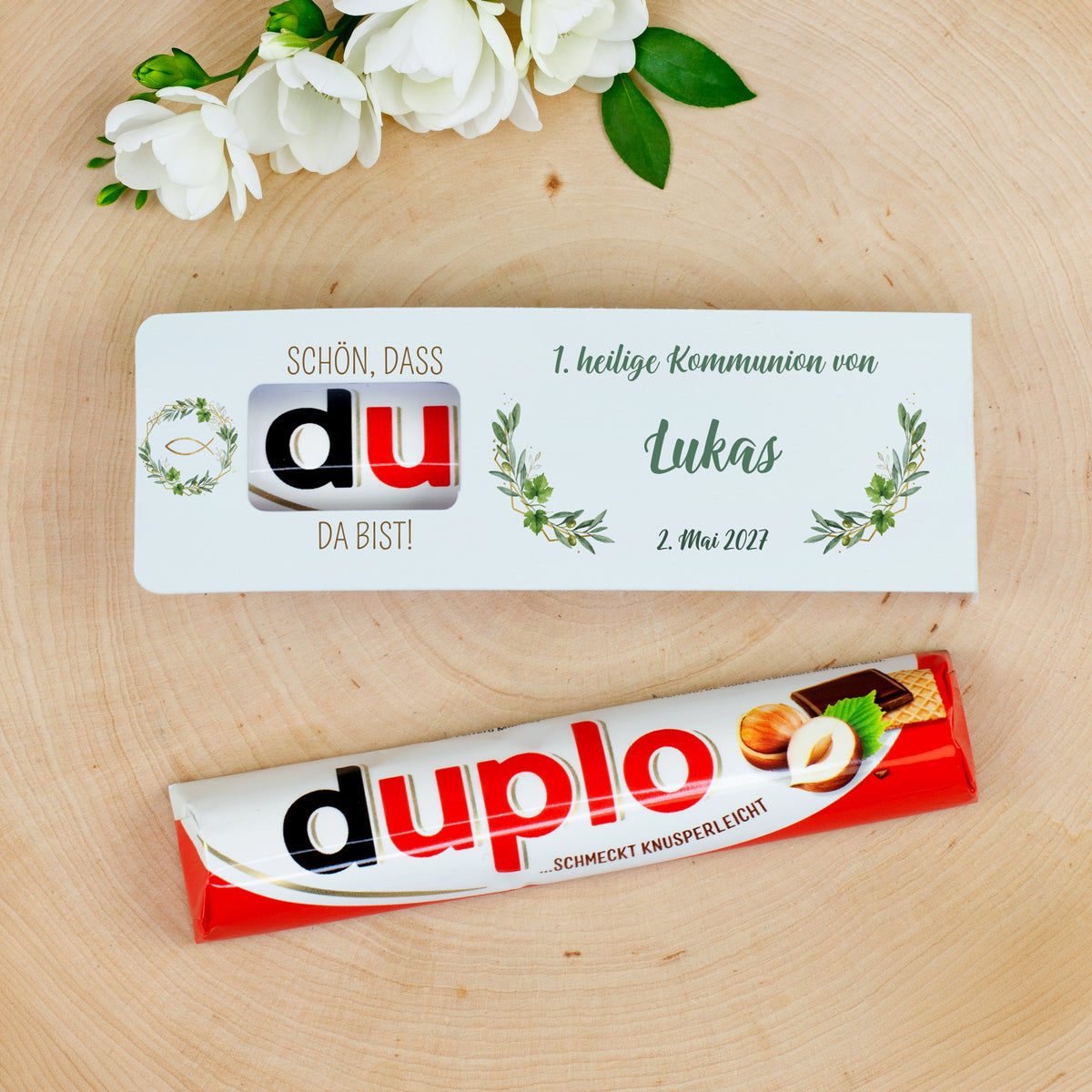 Personalisierter duplo Riegel Gastgeschenk Kommunion mit Name Lukas und Datum im Olivenzweig Design