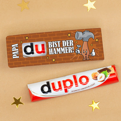 duplo Schokoriegel mit Geschenkverpackung als Vatertagsgeschenk dekoriert