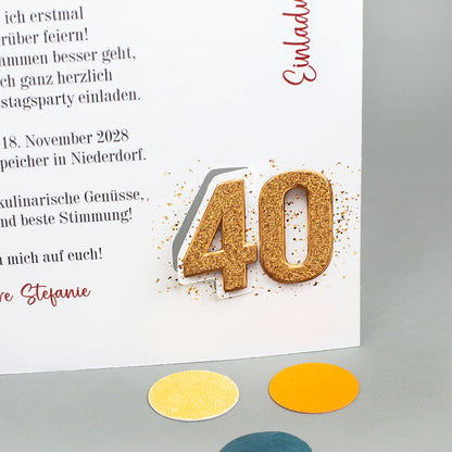 Detail goldene Zahl 40 mit Glitzereffekt auf Einladungskarte