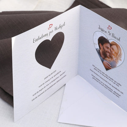 Einladungskarte zur Hochzeit mit Herz-Ausschnitt und Foto
