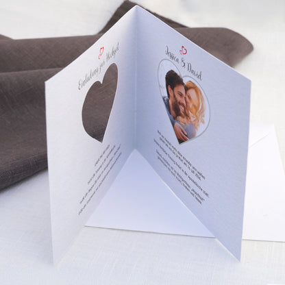 Einladungskarte zur Hochzeit mit Herz-Ausschnitt und Foto
