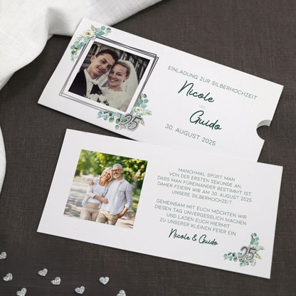 Hochzeitseinladung - Ziehkarte mit zwei Fotos zur Silberhochzeit mit Wunschdaten und Blatt-Blütenmotiv