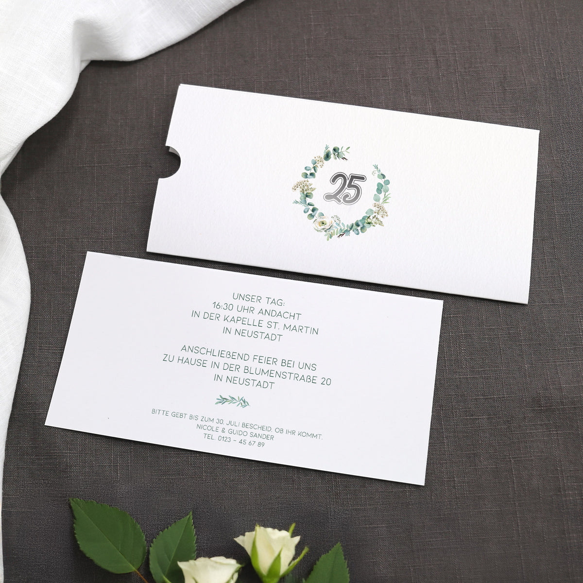 Hochzeitseinladung - Ziehkarte mit zwei Fotos zur Silberhochzeit mit Wunschdaten und Blatt-Blütenmotiv