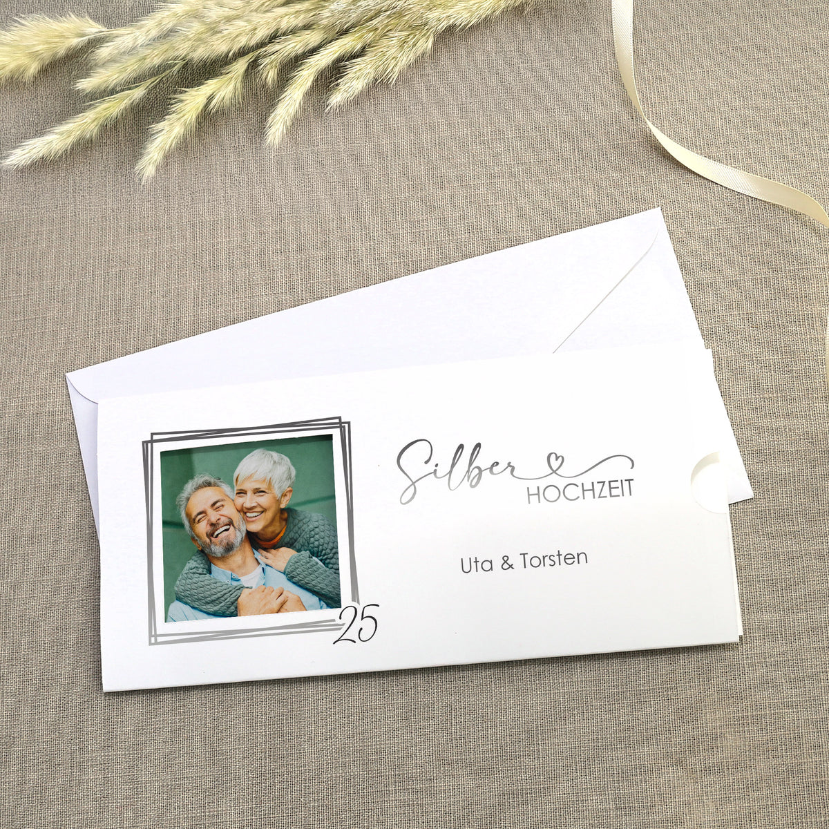 Hochzeitseinladung - Ziehkarte mit zwei Fotos zur Silberhochzeit mit Wunschdaten