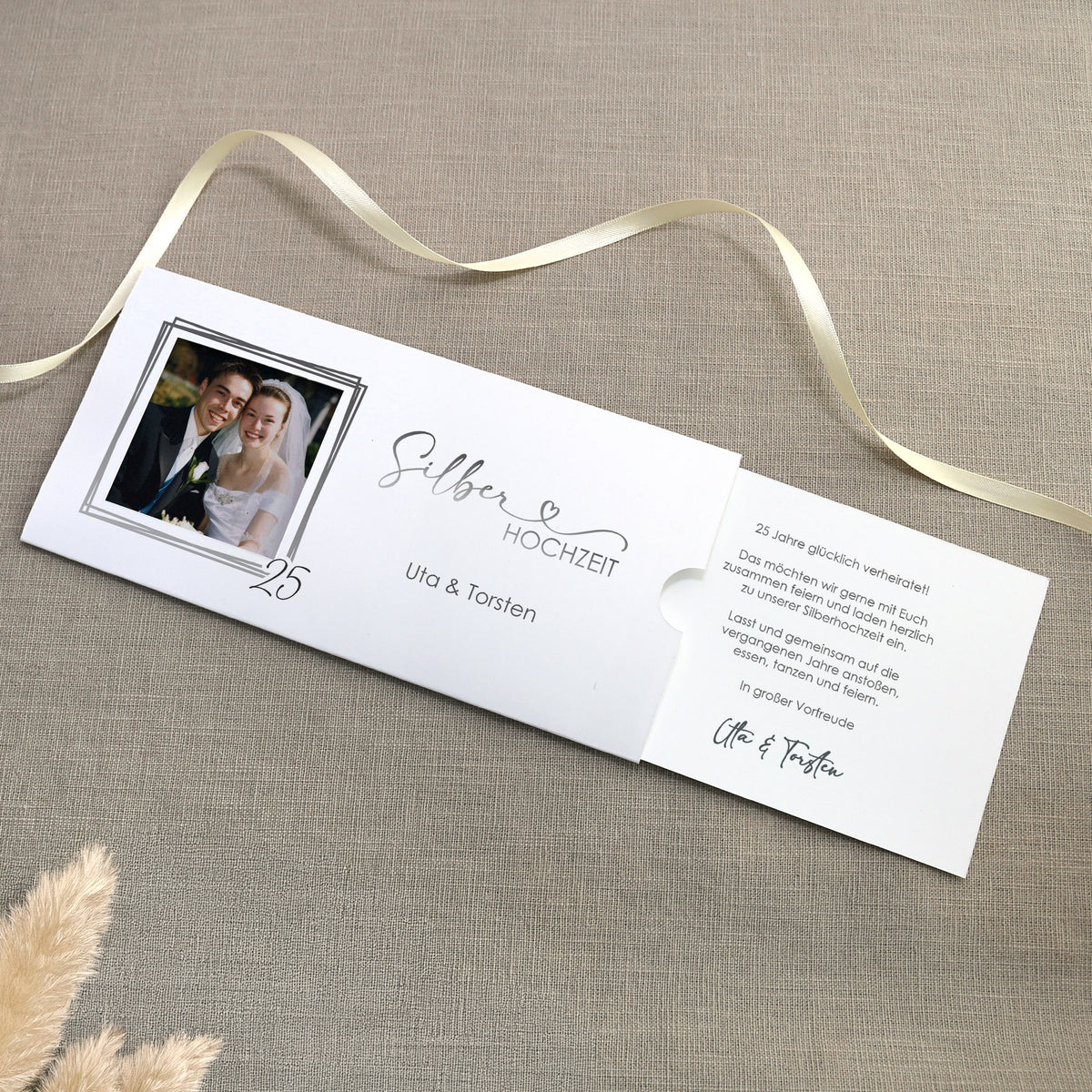 Hochzeitseinladung - Ziehkarte mit zwei Fotos zur Silberhochzeit mit Wunschdaten