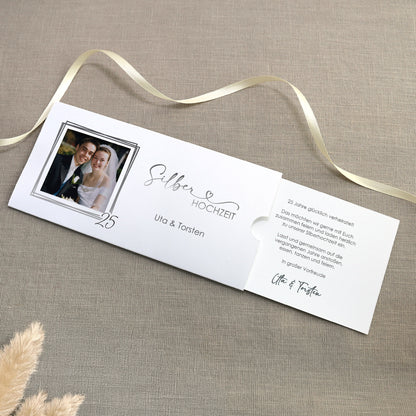 Hochzeitseinladung - Ziehkarte mit zwei Fotos zur Silberhochzeit mit Wunschdaten