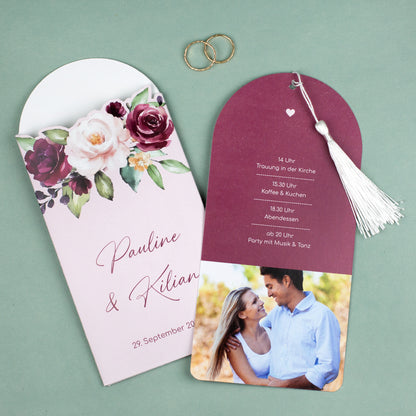 Personalisierte Hochzeitseinladung Ziehkarte komplett geöffnet mit herausgezogenem Einleger