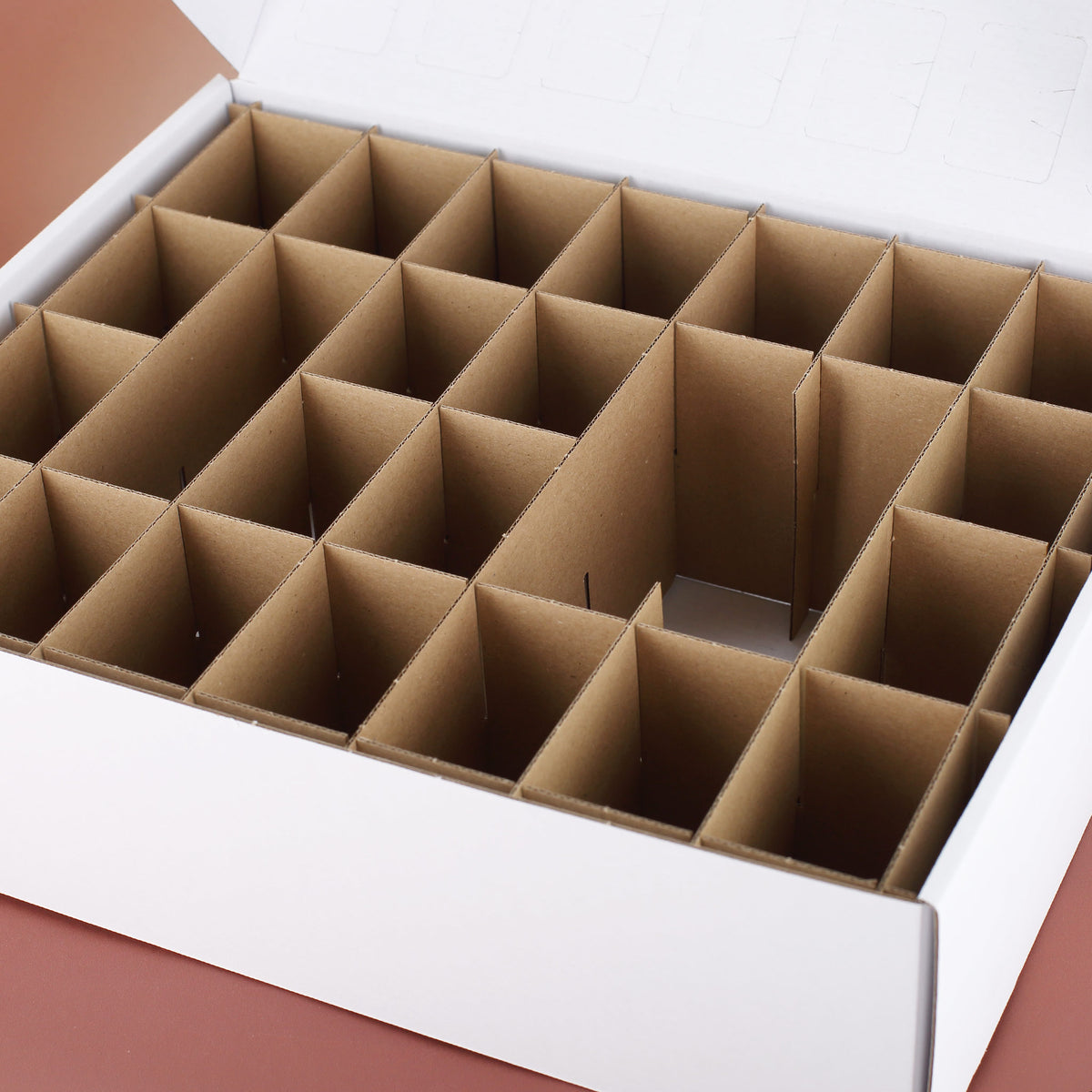 Adventskalender mit Steck-Inlay aus Karton für 24 Fächer, leer zum Befüllen