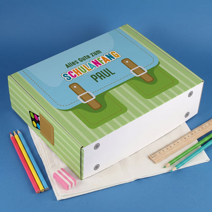 Große grüne Pappbox zur Aufbewahrung im Schulranzen-Design mit Wunschname