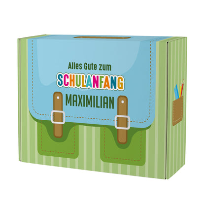 Große grüne Geschenkverpackung zur Einschulung mit Schulranzen-Motiv und Wunschname personalisiert