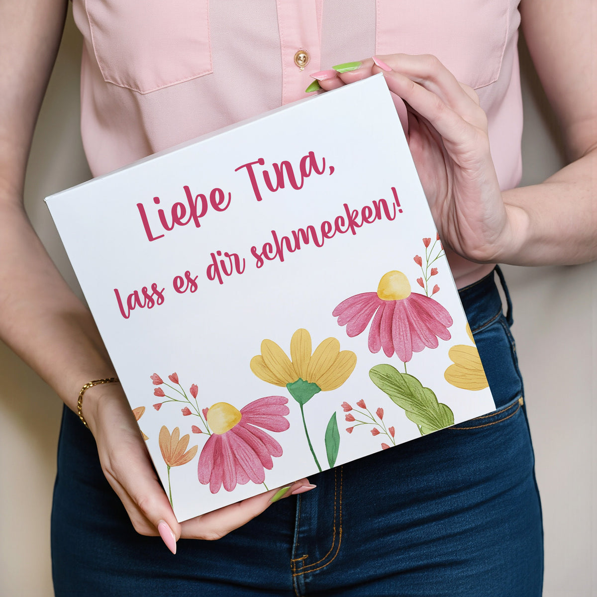 Kuchen in 3 Sorten mit Blumenmotiv und Wunschtext 