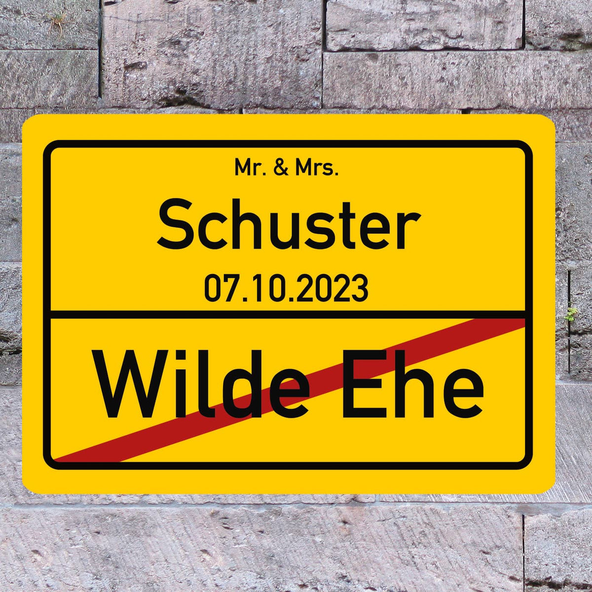 Ortsschild zur Hochzeit mit Wunschname und Datum