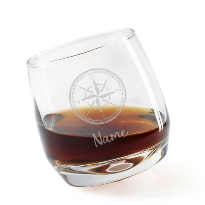 schräges Whiskyglas mit Kompass und Wunschnamen