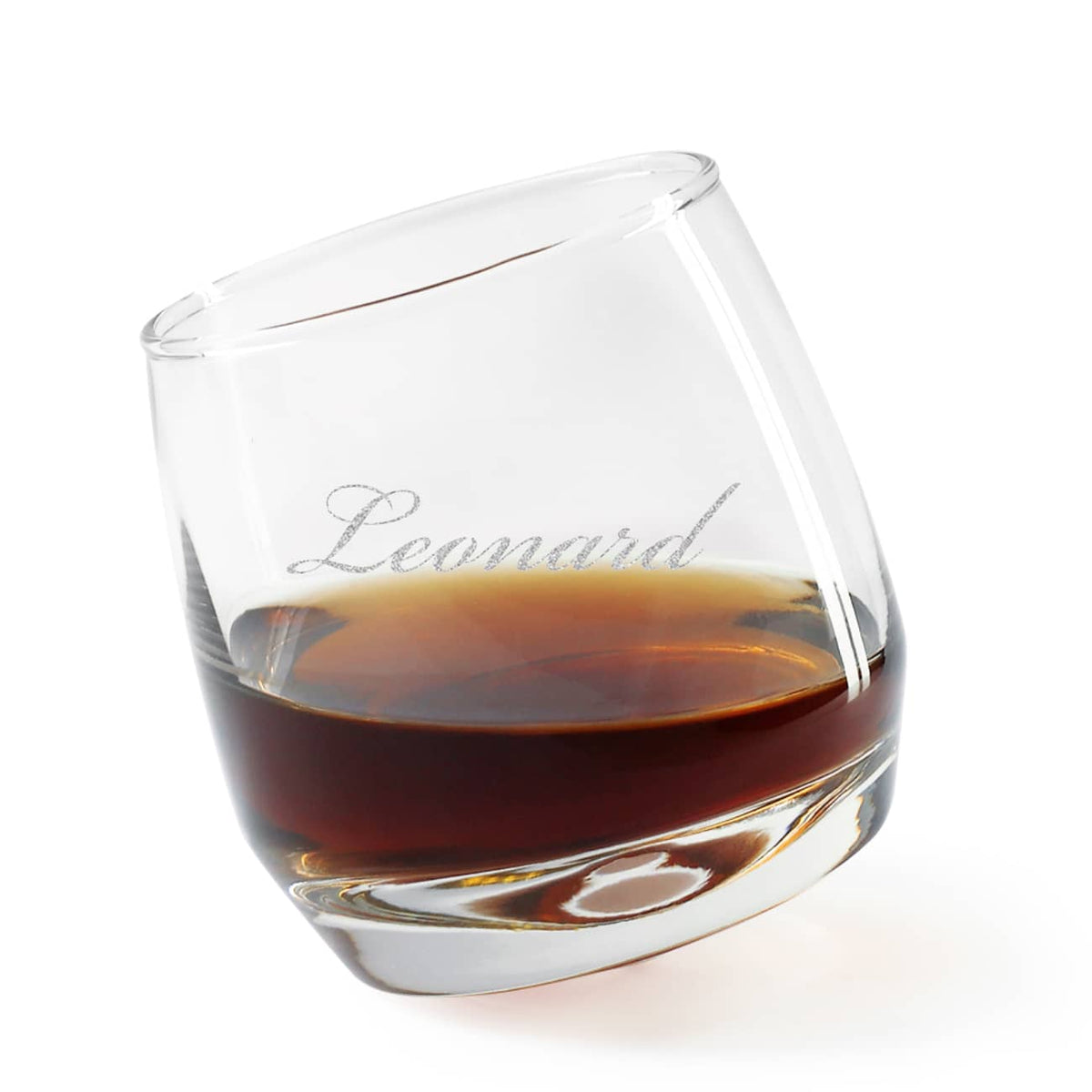 schräg stehender Whisky-Tumbler mit waagerechter Gravur Ihres Wunschnamens
