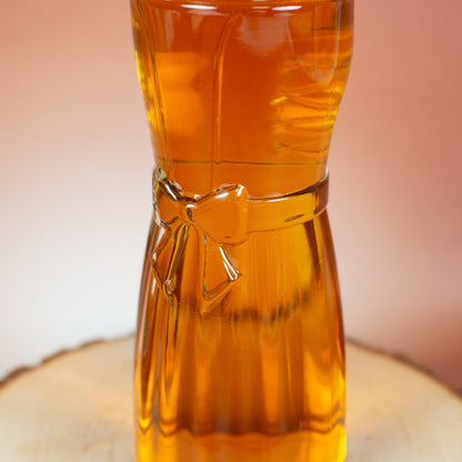 Detailaufnahme Rückseite Bierglas mit Dirndl-Schleife aus Glas geformt