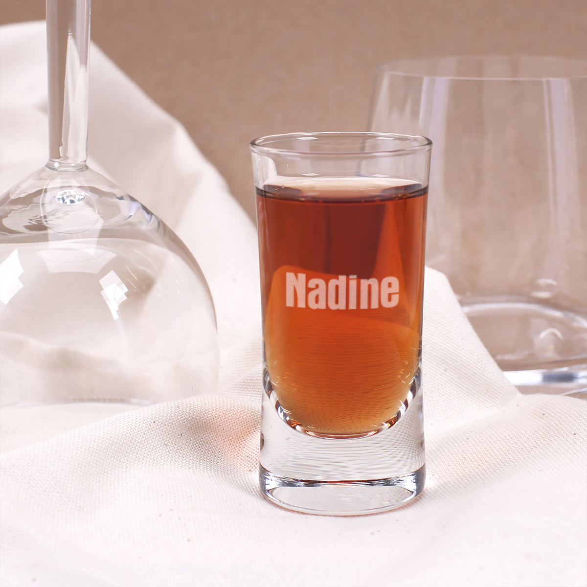 Schlichtes Schnapsglas mit Ihrem Namen