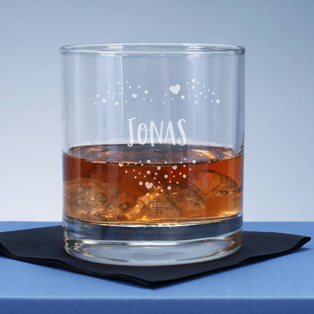 Romantisches Whiskyglas zum Valentinstag mit Name graviert