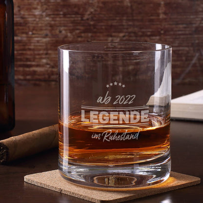 Legende in Rente - graviertes Whiskyglas mit Jahreszahl
