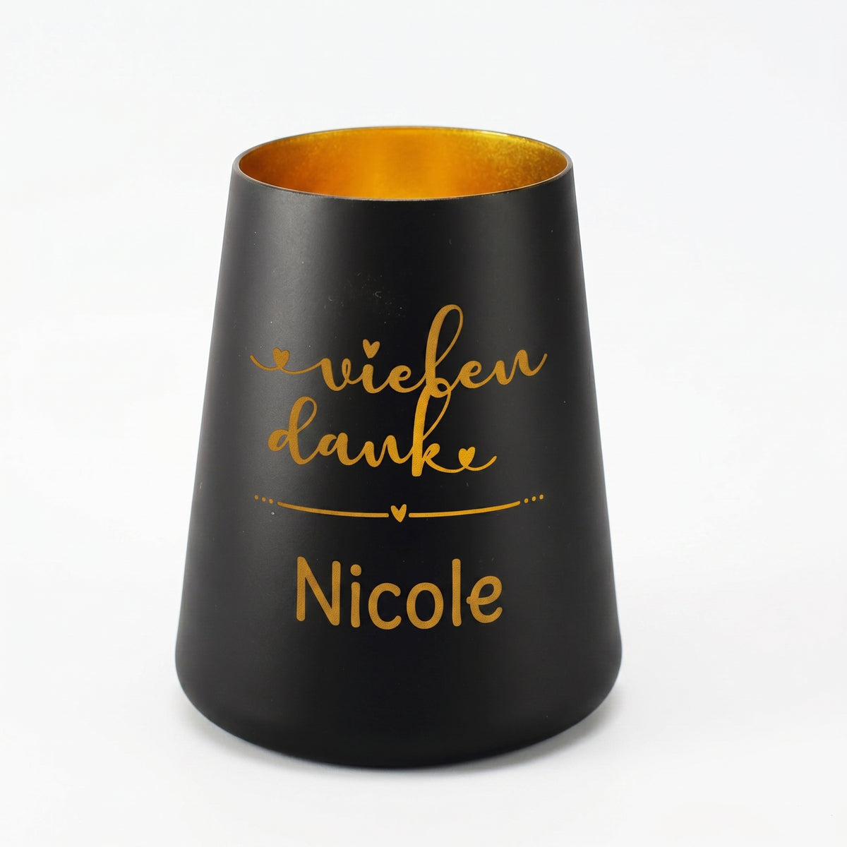Schwarzes Windlicht mit vielen Dank Motiv und Name Nicole vor weißem Hintergrund