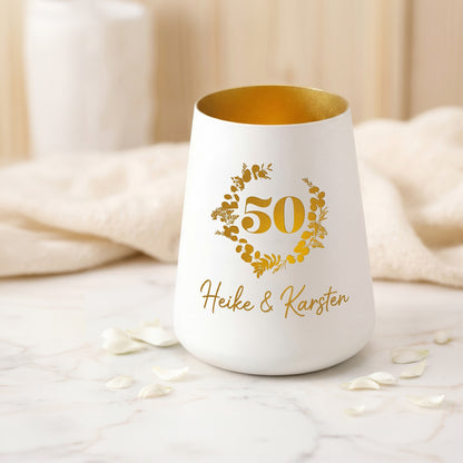 Personalisiertes Windlicht mit 50er Kranzmotiv und Namen Heike und Karsten als Geschenk zur Goldhochzeit