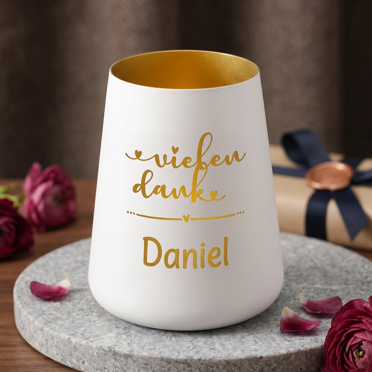 Weißes personalisiertes Windlicht mit vielen Dank Motiv, Name Daniel und Geschenkdeko