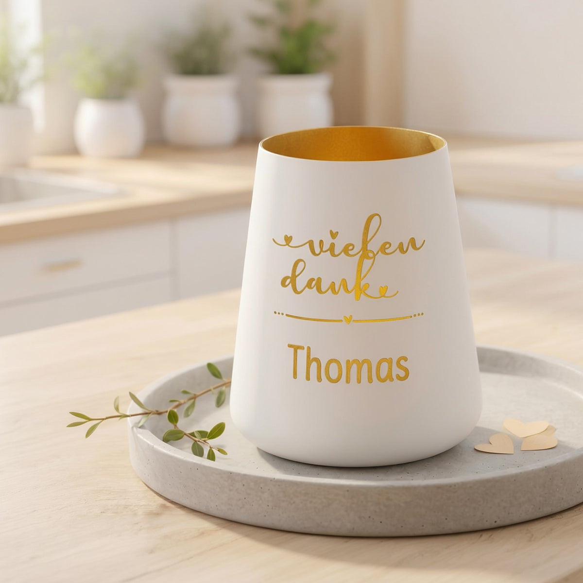 Weißes Dankeschön Windlicht mit Name Thomas auf rundem Dekotablett