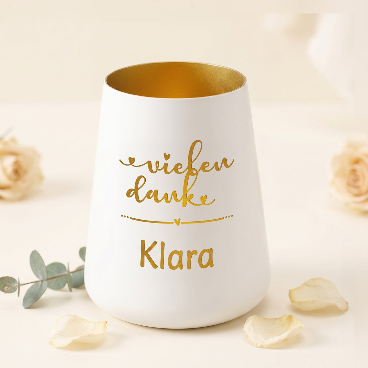 Personalisiertes weißes Windlicht mit vielen Dank Motiv, Name Klara und zarten Blütenblättern
