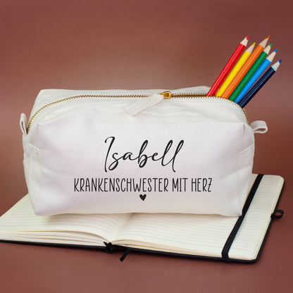 Große Canvas Tasche als Schlampermäppchen personalisiert mit Name und Herzmotiv