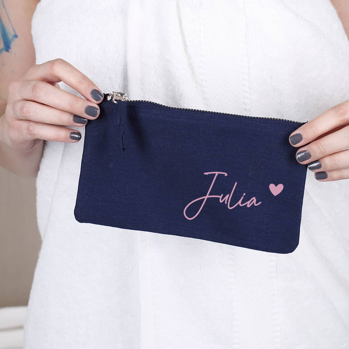 Dunkelblaues Beautycase mit Name und Herz, klein