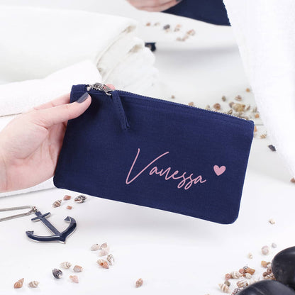 Dunkelblaue Kosmetiktasche mit Name und Herz, klein