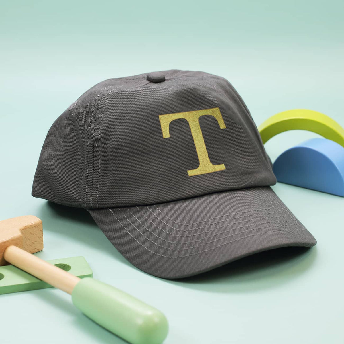 Graues Kinder-Basecap mit Initiale bestickt - 6 Farben zur Auswahl
