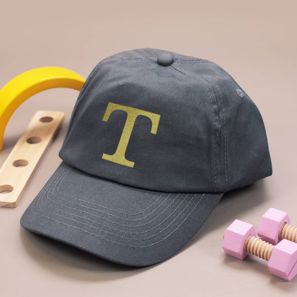 Graues Kinder-Basecap mit Initiale bestickt - 6 Farben zur Auswahl