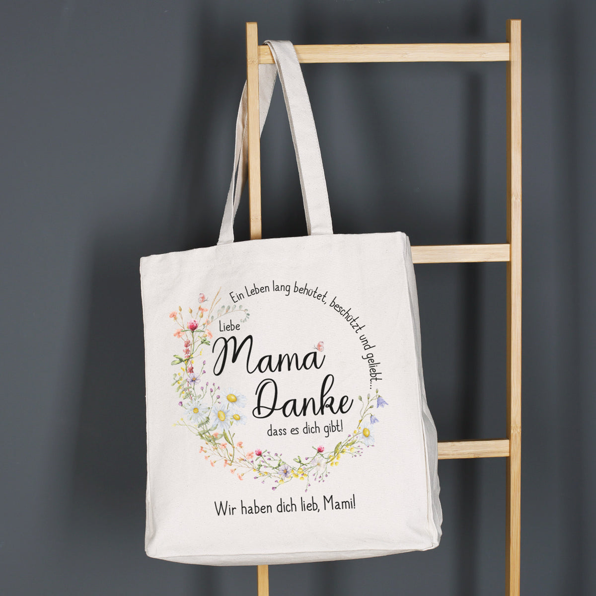 Baumwolltasche mit Mama-Motiv am Kleiderständer – Einkaufstasche aus Baumwolle mit langem Henkel und herzförmigem Blumendesign, perfekt für den täglichen Gebrauch.
