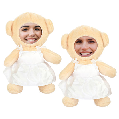 Personalisiertes Teddy-Set mit zwei Braut-Kuscheltieren im weißen Kleid und Fotogesichtern auf weißem Hintergrund