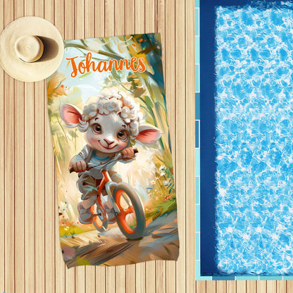 Cooles Handtuch mit verschiedenen Tieren bei Sommeraktivitäten und Name bedruckt