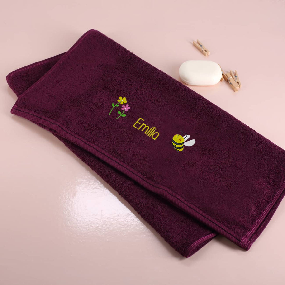 Badetuch mit Bienchen und Name bestickt