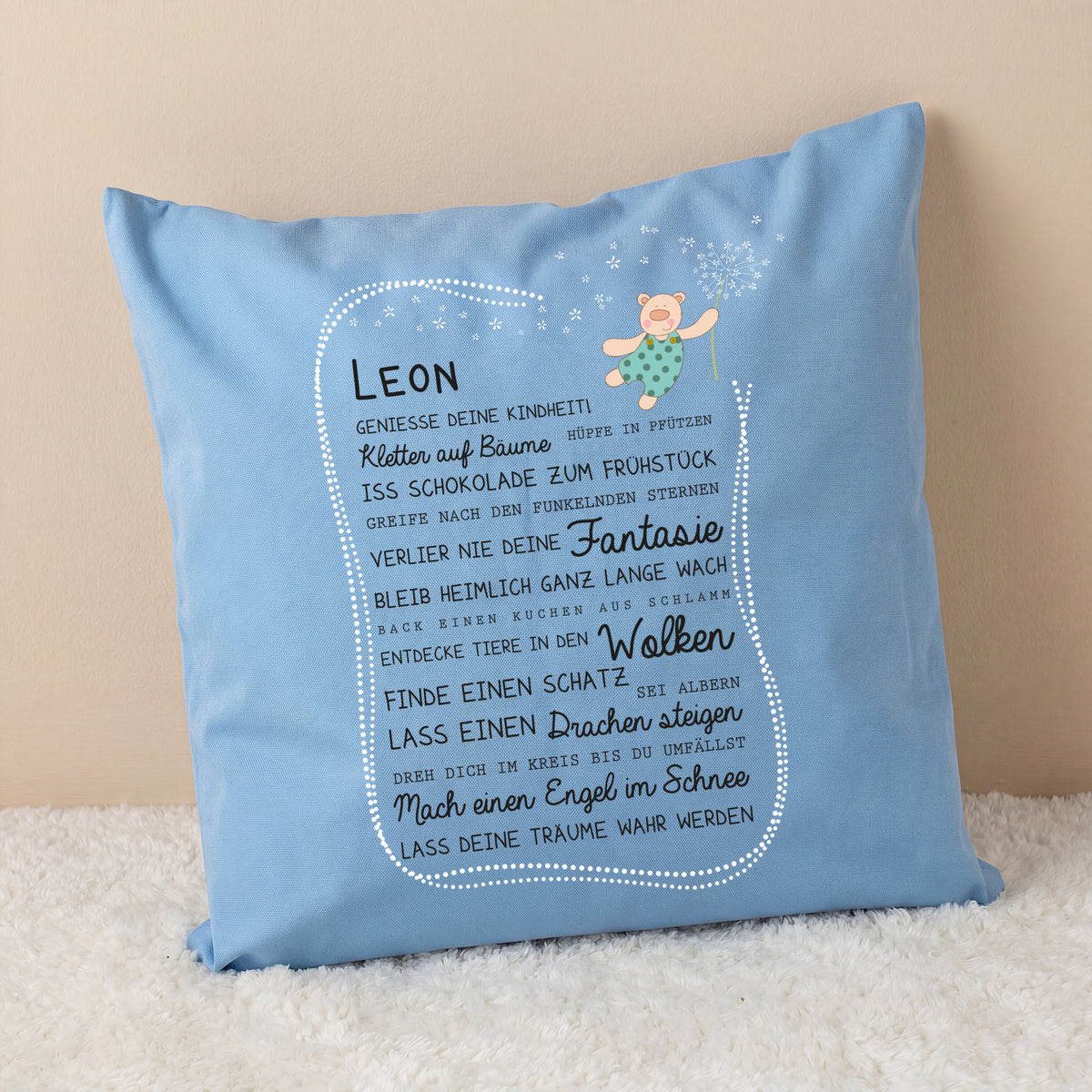 Blaues personalisiertes Kinderkissen mit Name Leon, Bären Motiv und Kindheit Spruch