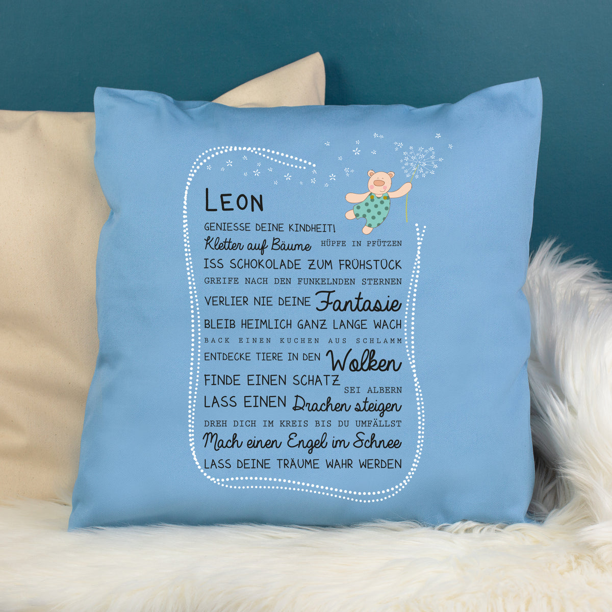 Personalisiertes Kinderkissen in Blau mit Name Leon und liebevollem Spruch
