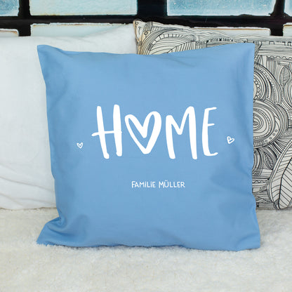Blaues HOME Kissen mit Wunschtext Familie Müller als personalisiertes Geschenk zum Einzug