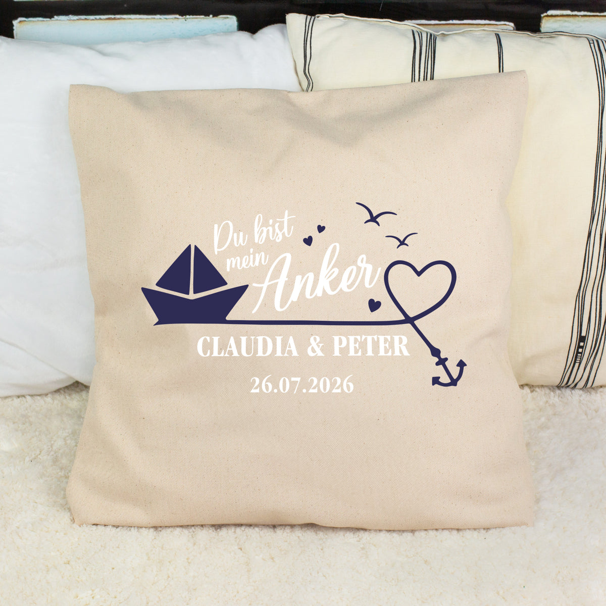 Personalisiertes Kissen mit Namen und Datum als romantisches Geschenk für Paare