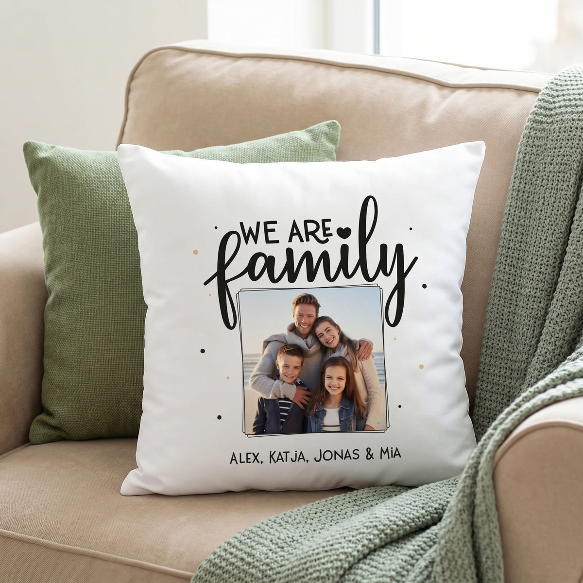 We are family - Fotokissen mit Ihrem Wunschtext