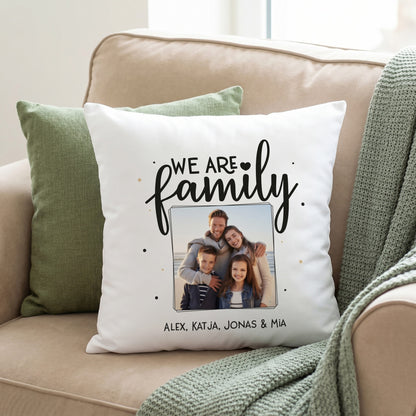 We are family - Fotokissen mit Ihrem Wunschtext