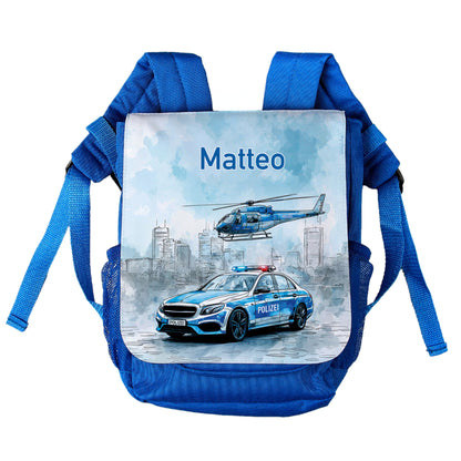 Blauer Kinderrucksack mit Name Matteo und Polizei-Motiv freigestellt auf weißem Hintergrund