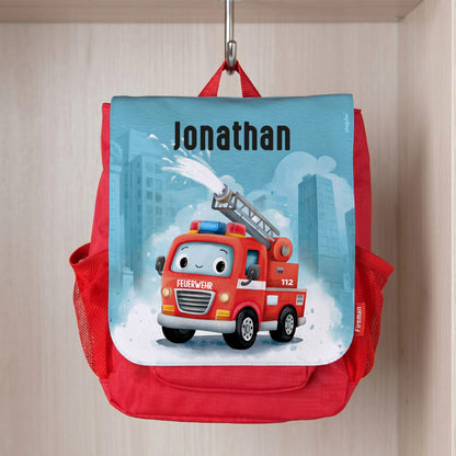 Personalisierter Kindergartenrucksack mit Feuerwehr-Motiv und Name Jonathan an einer Garderobe aufgehängt