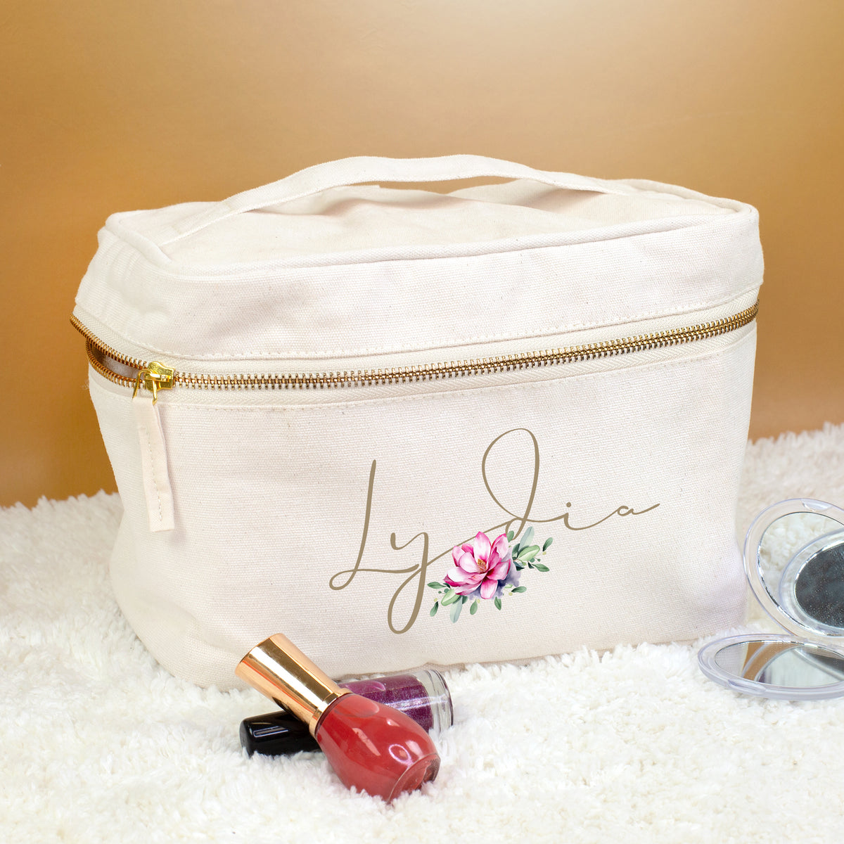 Personalisierter Kulturbeutel mit Namen Lydia, Blumenmotiv, Nagellack und Kosmetikspiegel