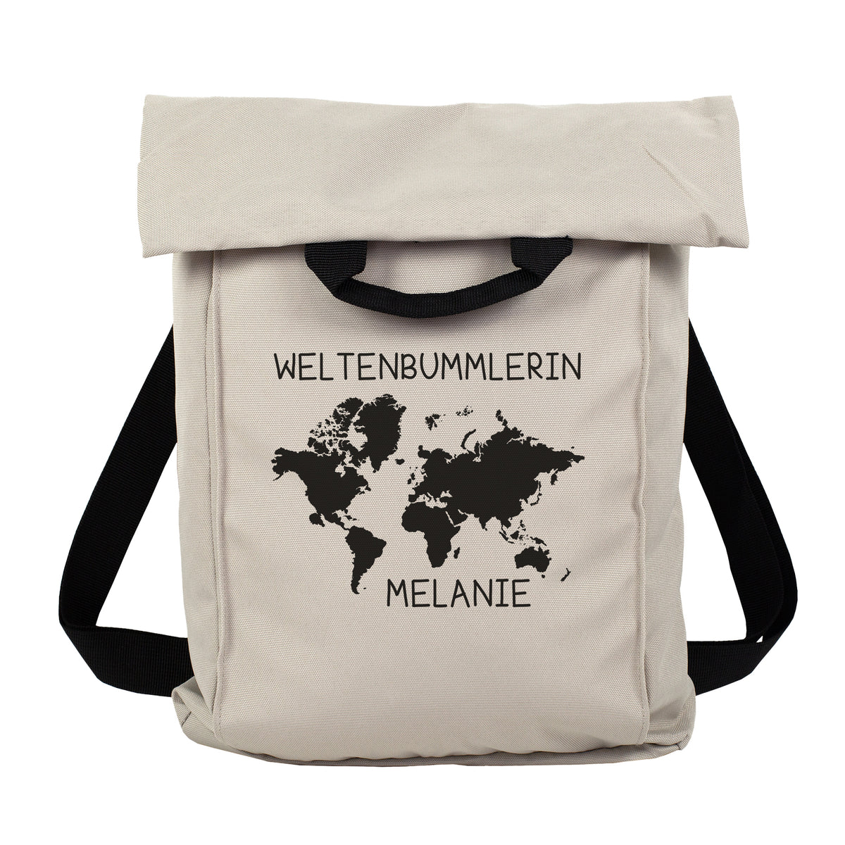 Beiger 2-in-1 Rucksack mit Weltkarten-Motiv, Wunschtext „Weltenbummlerin“ und Name „Melanie“ freigestellt auf hellem Hintergrund